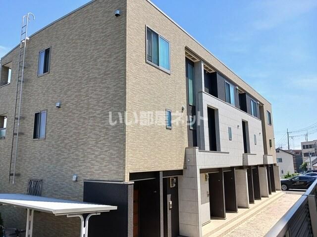 箕面駅より徒歩17分 築9年3ヶ月 3階建の賃貸物件