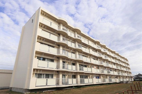 ビレッジハウス万丁目1号棟の外観画像