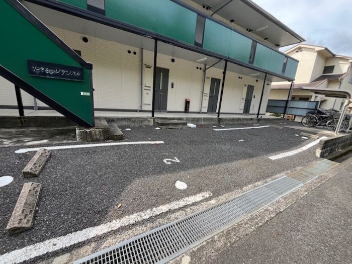 近くに施設あり