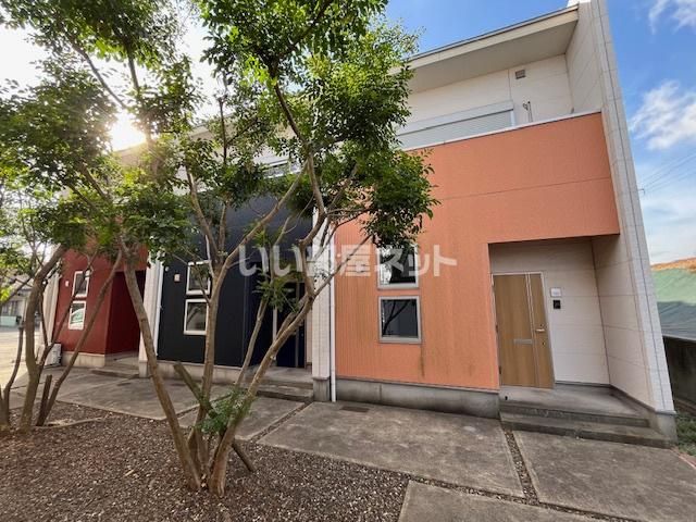 鶴崎駅より徒歩7分 築10年11ヶ月 2階建の賃貸物件