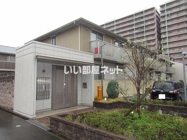 ラグジュアリー・ヴィレッジB棟の外観画像