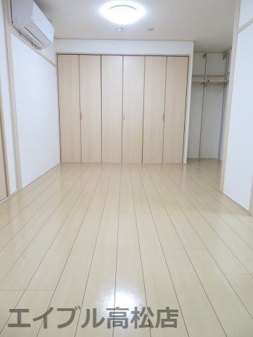ベッドルーム