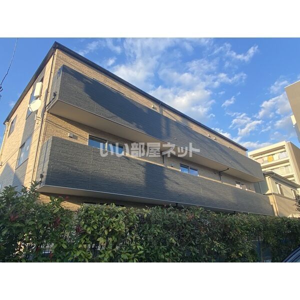 東照宮駅より徒歩9分 築3年3ヶ月 3階建の賃貸物件