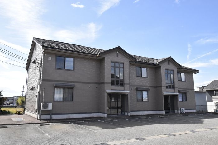 魚津駅より徒歩14分 築23年8ヶ月 2階建の賃貸物件