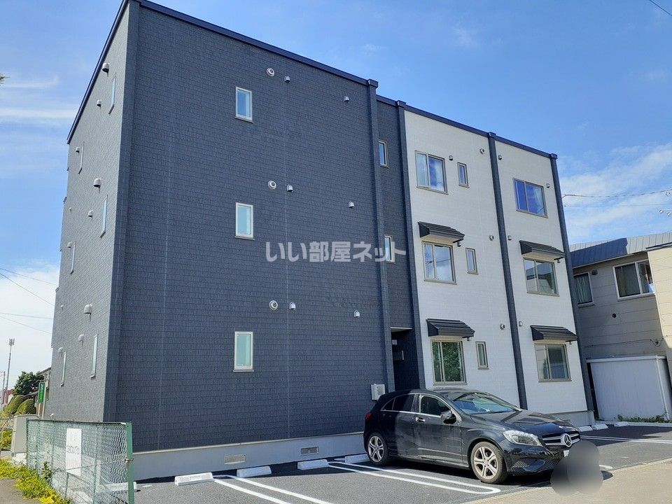 糸井駅より徒歩21分 築3年6ヶ月 3階建の賃貸物件