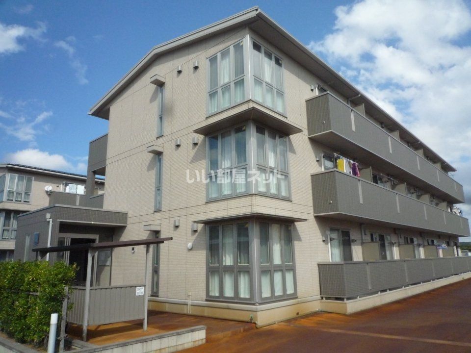  築10年9ヶ月 3階建の賃貸物件