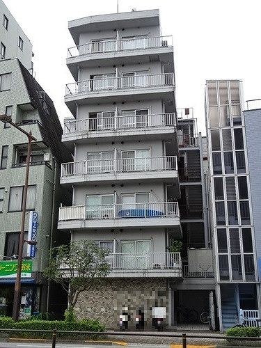 サカエ新宿余丁町マンションの外観画像