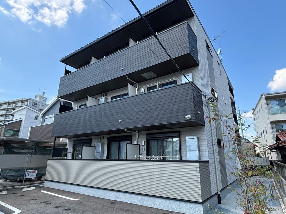 勝川駅より徒歩6分 築2年11ヶ月 3階建の賃貸物件