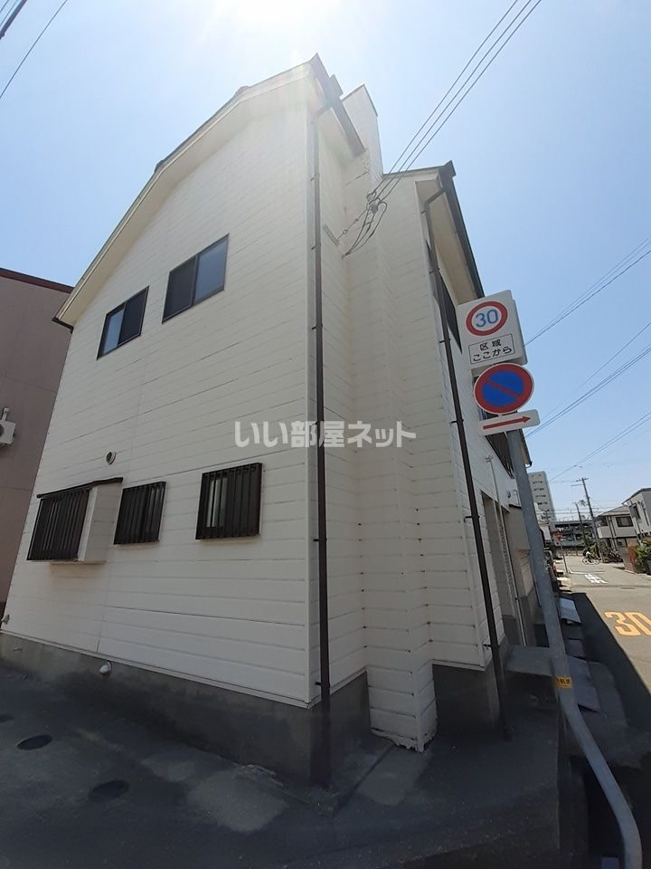 クリスタルタウンの外観画像