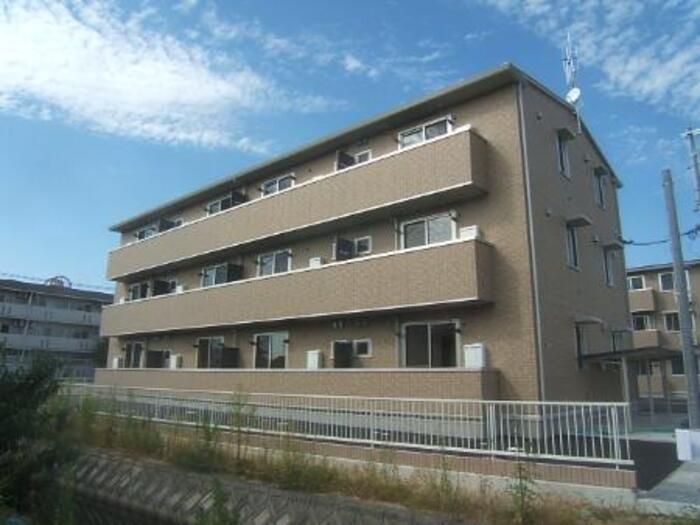 リビングタウン西条東 C棟の外観画像