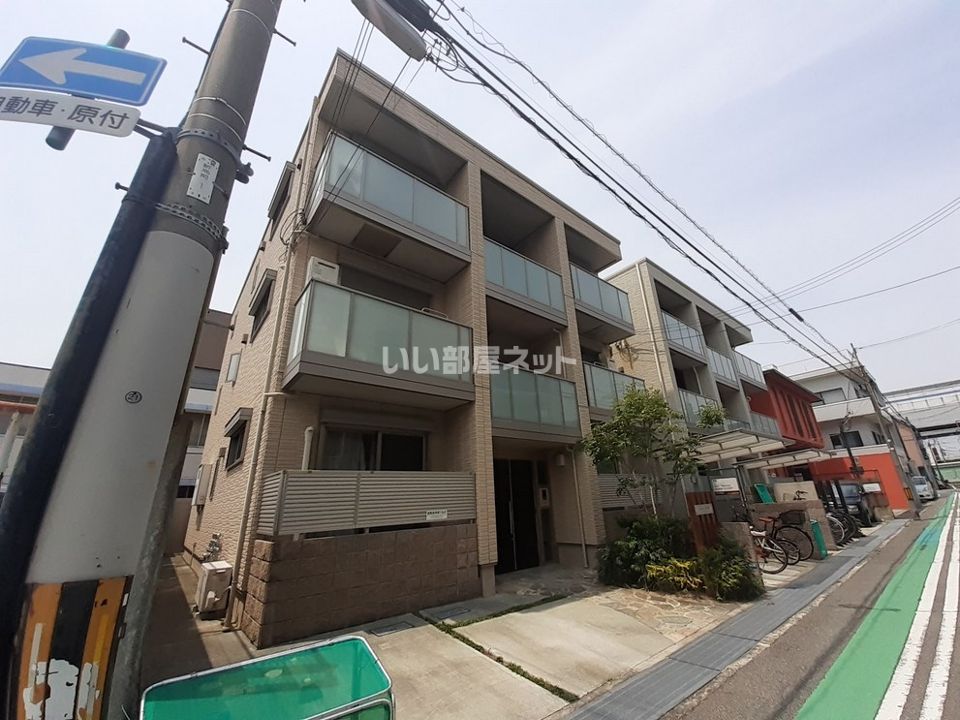 ファミール甲子園の外観画像