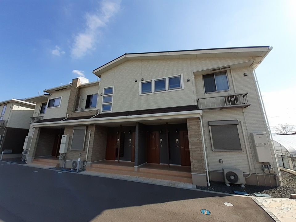 綾川駅より徒歩3分 築7年9ヶ月 2階建の賃貸物件
