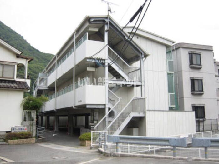 新広駅よりバス9分 徒歩3分 築23年11ヶ月 3階建の賃貸物件