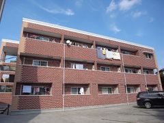 ヨーロピアンシャレー清水万石 参番館の外観画像