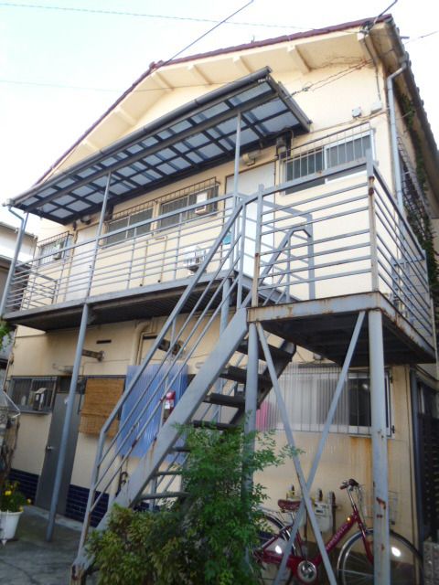 上高田鈴和アパートの外観画像