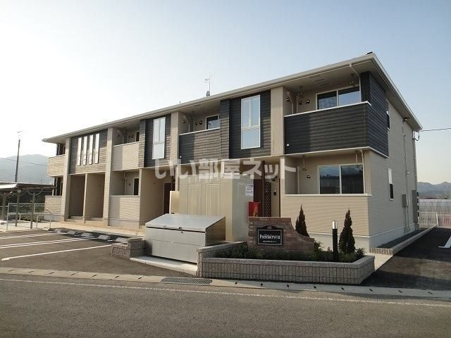 壬生川駅よりバス12分 徒歩7分 築13年2ヶ月 2階建の賃貸物件