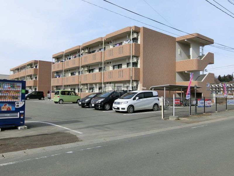 安達駅より徒歩11分 築14年3ヶ月 3階建の賃貸物件