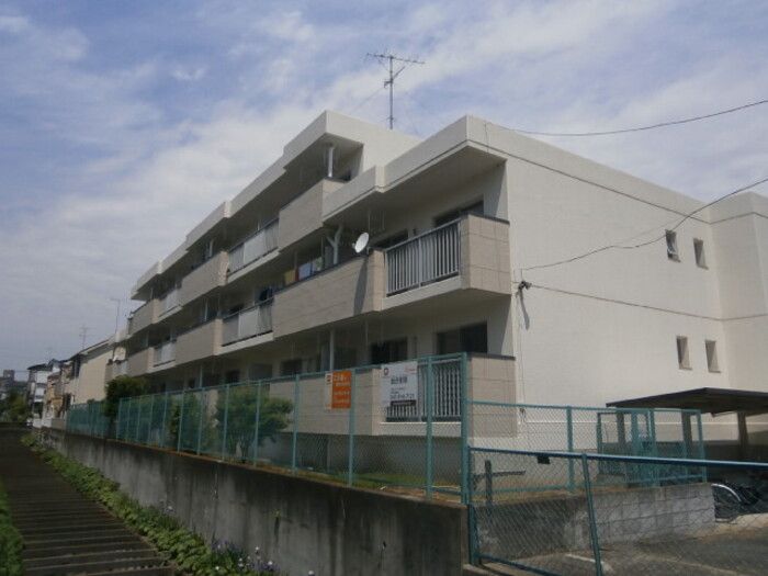 有馬持田マンションの外観画像