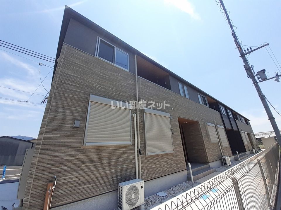 天理駅より徒歩15分 築1年8ヶ月 2階建の賃貸物件