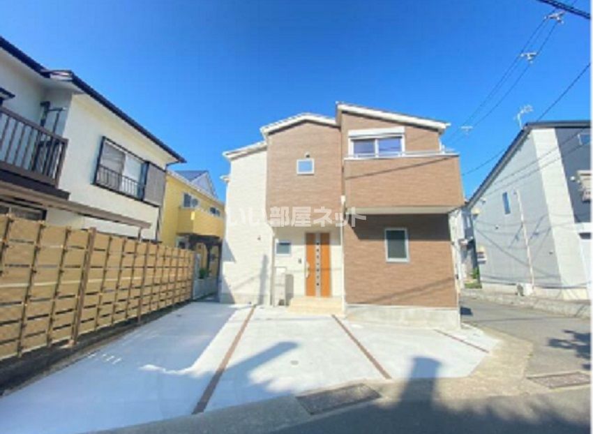 二宮駅よりバス5分 徒歩5分 築2年11ヶ月 2階建の賃貸物件