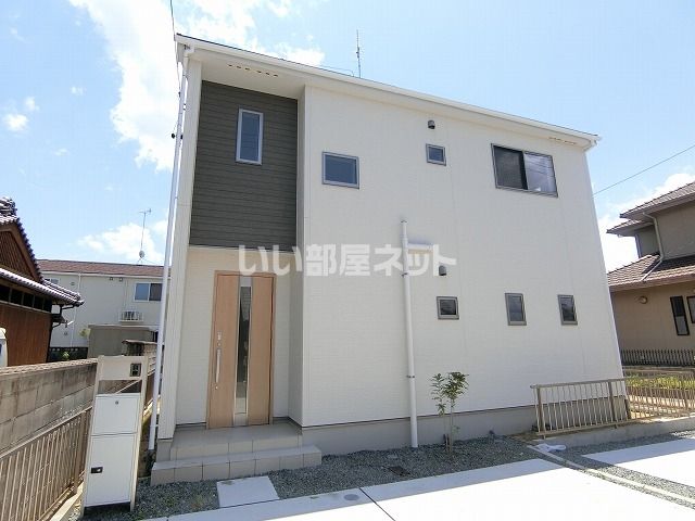 リナージュ津市柳山津興01の外観画像