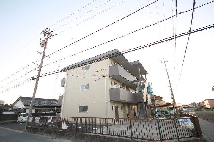 メゾンカーサの外観画像