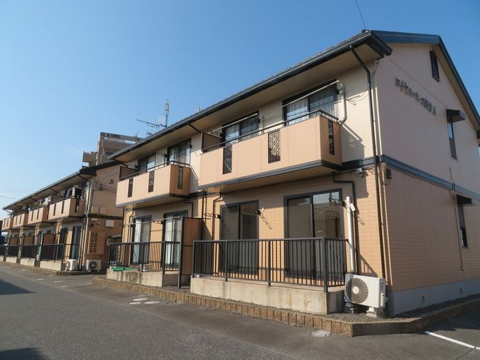 ロイヤルパレス新倉 B棟の外観画像