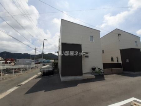 ホワイトルーム炭家の外観画像