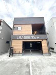 & Cars (C棟)の外観画像