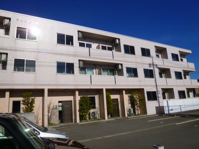アースヒルズの外観画像