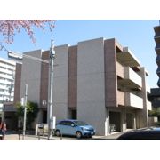 マルーン白壁の外観画像