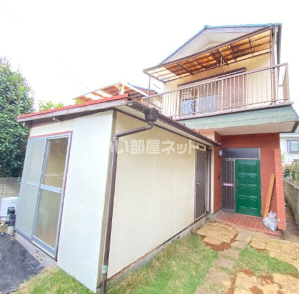 青空の丘の家の外観画像