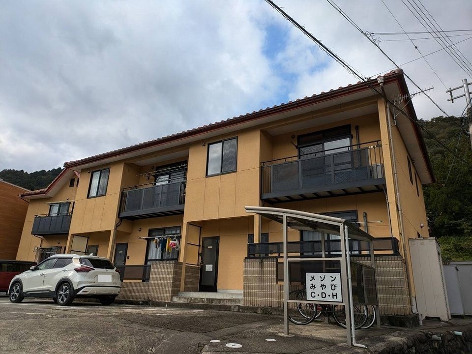 八鹿駅よりバス10分 徒歩16分 築17年10ヶ月 2階建の賃貸物件