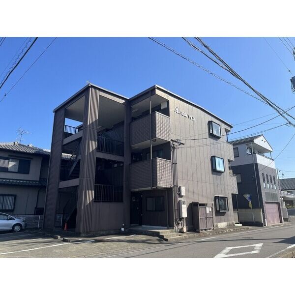 御駒ハイツの外観画像