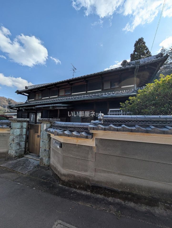 平群町下垣内貸家の外観画像