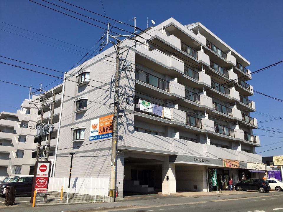 ラパスマンション諏訪野の外観画像