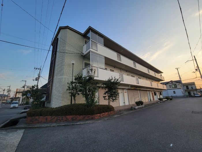 グリーンメゾン白鳥の外観画像