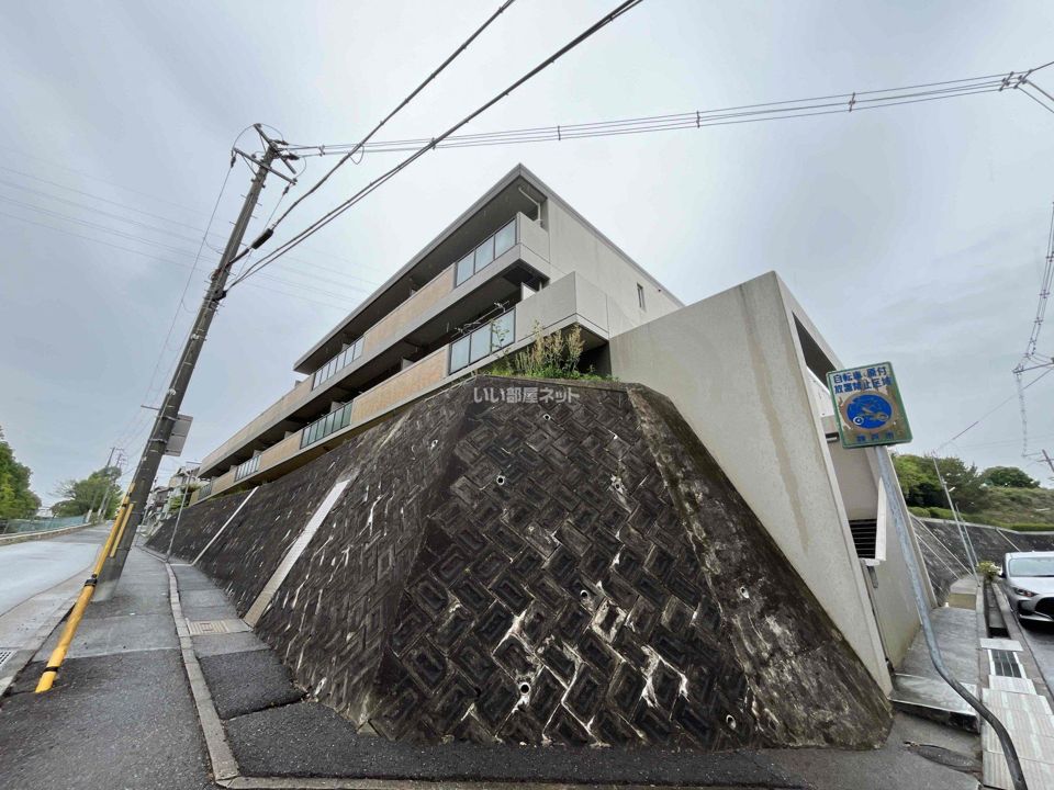 ライオンズマンション北鈴蘭台C棟の外観画像