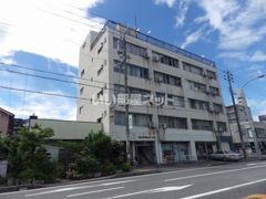 八まきビルの外観画像