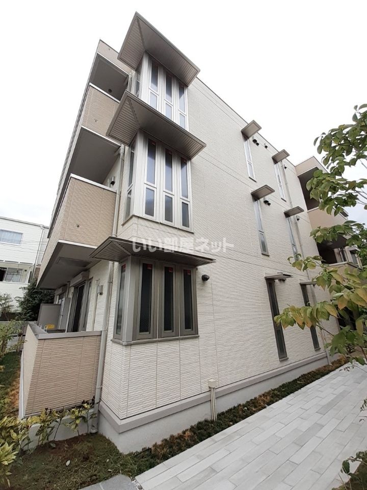 芦屋駅より徒歩13分 築2年 3階建の賃貸物件