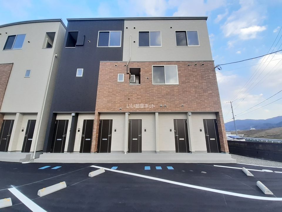 メゾンドリヴァージュ B棟の外観画像