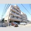 エンブレム山越の外観