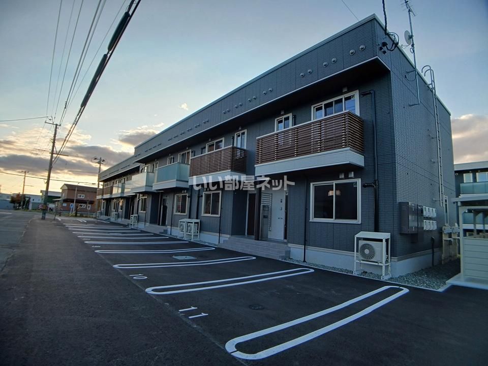 千歳駅よりバス5分 徒歩5分 新築 2階建の賃貸物件