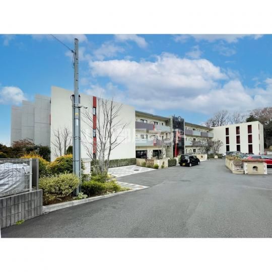 CRESCENT COURTの外観画像