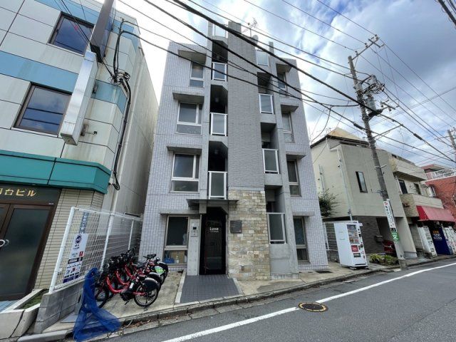 初台駅より徒歩3分 築13年6ヶ月 4階建の賃貸物件