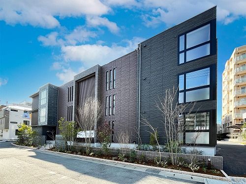 原木中山駅より徒歩9分 築1年8ヶ月 3階建の賃貸物件