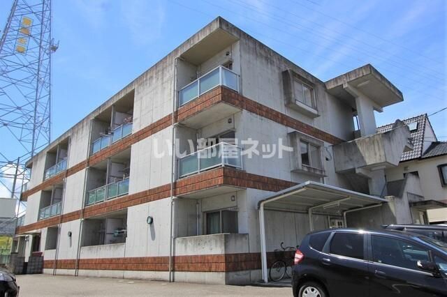 市坪駅より徒歩15分 築16年9ヶ月 3階建の賃貸物件