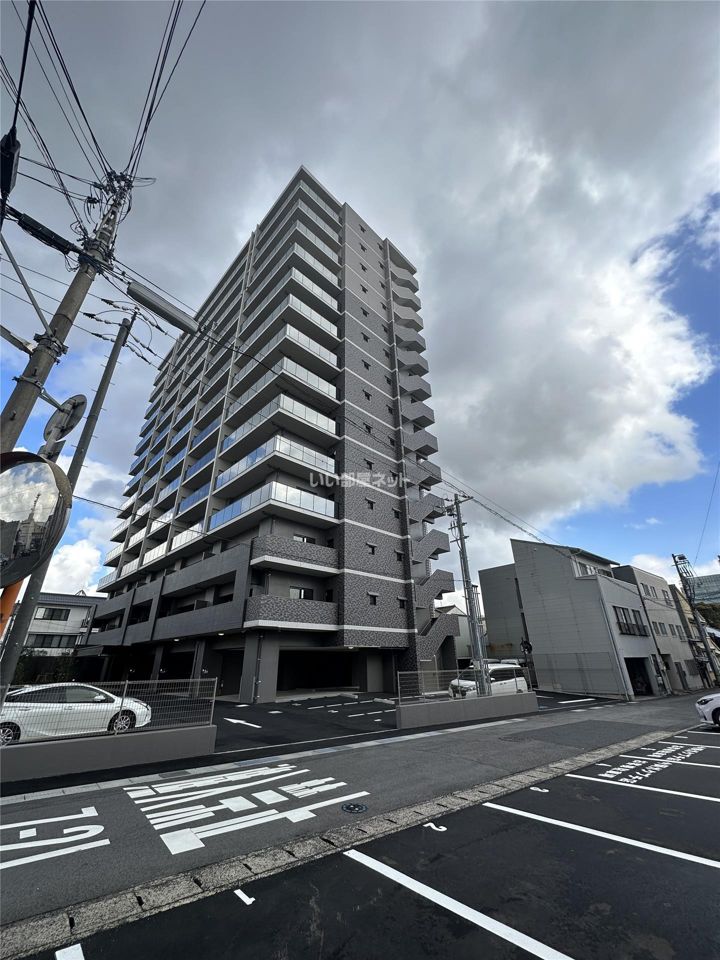 松江駅より徒歩11分 築2年11ヶ月 14階建の賃貸物件