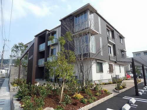 牧駅より徒歩10分 築6年11ヶ月 3階建の賃貸物件