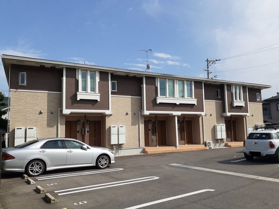 伴中央駅より徒歩7分 築11年3ヶ月 2階建の賃貸物件